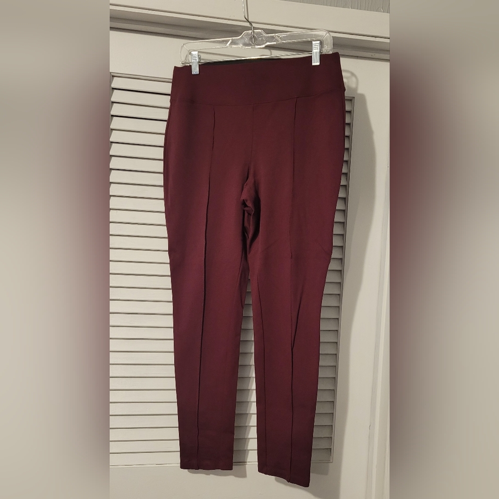 EUC Women's Nine West Burgundy Pleated Leggings